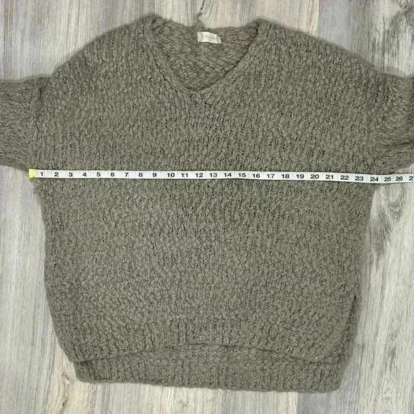 Altar’d State Beige V Neck Chunky Knit Cotton Acrylic Fuzzy Sweater Size M/L - Picture 4 of 7